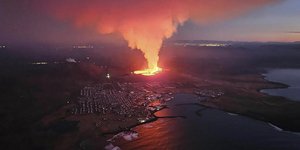Λάβα μετά από έκρηξη ηφαιστείου στην Ισλανδία