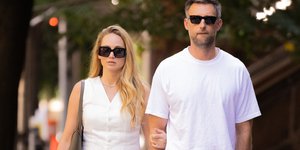 Η Τζένιφερ Λόρενς με τον σύζυγό της Κουκ Μαρόνεϊ