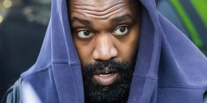 Ο Κάνιε Γουέστ με τη μασέλα από τιτάνιο