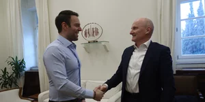 Χειραψία Κασσελάκη με Γερμανό πρέσβη