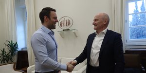 Χειραψία Κασσελάκη με Γερμανό πρέσβη