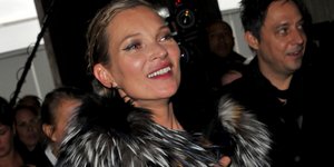 Κέιτ Μος: H βασίλισσα του coolness γίνεται 50 χρονών και εξακολουθεί να γοητεύει