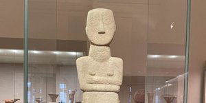 thumbnail_Ένα από τα ελάχιστα άγαλμα γυναίκας κυκλαδικής μνειμιακής γλυπτικής