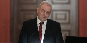 λεκκας ομιλια γυρτό κεφαλι