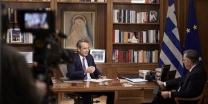 O Κυριάκος Μητσοτάκης παραχωρεί συνέντευξη στην ΕΡΤ