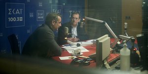 Ο Κυριάκος Μητσοτάκης και ο Παύλος Τσίμας στο ραδιόφωνο του ΣΚΑΪ