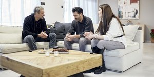 Με ένα νεαρό ζευγάρι με δύο παιδιά, που απέκτησαν το δικό τους σπίτι στο Γαλάτσι συναντήθηκε ο πρωθυπουργός 