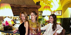 Η Ευγενία Νιάρχου με την Ντάσα Ζούκοβα και την Καμίλ Ρόου