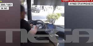 Οδηγός λεωφορείου λύνει σταυρόλεξο