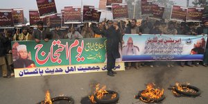 Συγκέντρωση στο Πακιστάν για την ένταση με το Ιράν