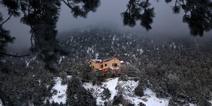 Μαγευτικό το σκηνικό στην χιονισμένη Πάρνηθα