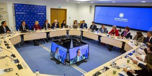 Είκονα από τη συνάντηση Εργασίας στο υπ. Μετανάστευσης