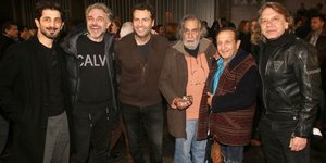Πλήθος ηθοποιών στην επίσημη πρεμιέρα της θεατρικής παράστασης «Bella Figura»