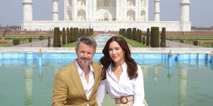 Η πριγκίπισσα Μαίρη φοράει φούστα Etro μπροστά από το Ταζ Μαχάλ το 2023