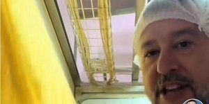 Ο υπουργός Υποδομών της Ιταλίας, Ματέο Σαλβίνι κατά την επίσκεψή του στο εργοστάσιο ζυμαρικών