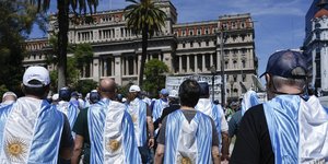 σημαιες στην πλατη 