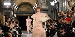 στιλάτη γυναίκα στην Εβδομάδα Μόδας