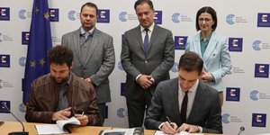 H υπογραφή της σύμβασης