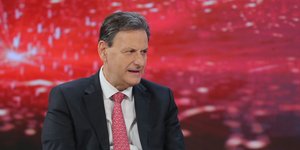 Ο Θόδωρος Σκυλακάκης μιλάει σε φόρουμ