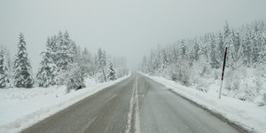 Χιονισμένος δρόμος στα Τρίκαλα