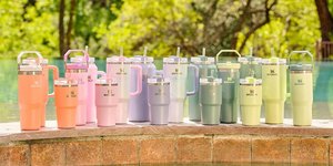 θερμός Stanley σε πολλά χρώματα