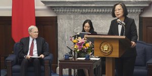 Η απερχόμενη πρόεδρος της Ταϊβάν με αμερικανική αντιπροσωπεία