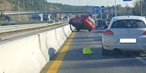 Θεσσαλονίκη: Αυτοκίνητο «καβάλησε» διαχωριστικό