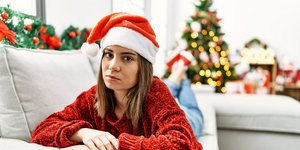 Γυναίκα με σκούφο του Άγιου Βασίλη