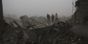 τρεις αντρες σε χαλασματα