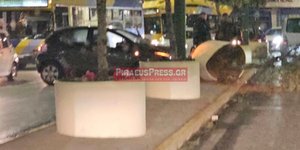 Αυτοκίνητο προσέκρουσε σε γλάστρα