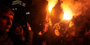 Τούρκοι οπαδοί με καπνογόνα