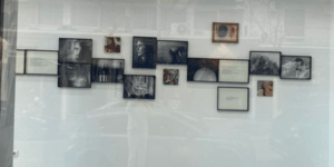 Θεσσαλονίκη: Έργα τέχνης λένε «Ki, άλλες λέξεις» στις Βιτρίνες Τέχνης του ΟΤΕ