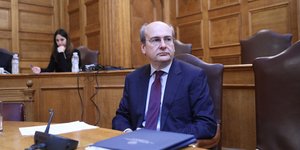 Ο Κωστής Χατζηδάκης στην εξεταστική επιτροπή της Βουλής για τα Τέμπη