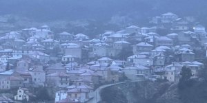 Στα λευκά «χωριά» της Λάρισας