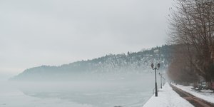 χιονια παραλια θαλασσα