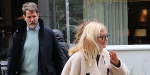 Η Μαρί Σαντάλ και ο σύζυγός της, Παύλος Γλύξμπουργκ, απόλαυσαν το γεύμα τους σε εστιατόριο στην Αθήνα