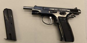 Ένα από τα όπλα που κατασχέθηκαν