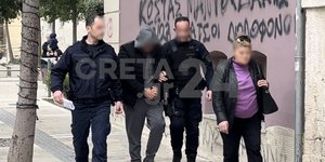 O 55χρονος που οδηγείται στον εισαγγελέα