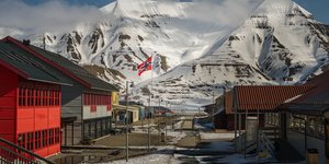 Άδειος δρόμος στο Longyearbyen