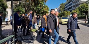 Η άφιξη των αγροτών στο Μέγαρο Μαξίμου για τη συνάντηση με τον Κυριάκο Μητσοτάκη 