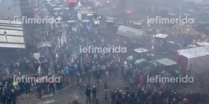 Αγρότες με χίλια τρακτέρ πολιορκούν τη Σύνοδο Κορυφή