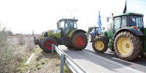 τρακτερ βγαινουν απο δρομο 