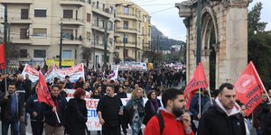 Πορεία για τα Τέμπη στο κέντρο της Αθήνας