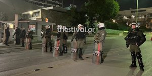 Επέμβαση των ΜΑΤ στη Νομική Σχολή στο ΑΠΘ