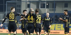 Οι παίκτες του Αρη πανηγυρίζουν