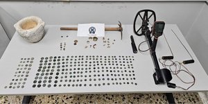 Σύλληψη για αρχαία αντικείμενα και νομίσματα