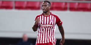 Ο Καμπράλ με τη φανέλα του Ολυμπιακού