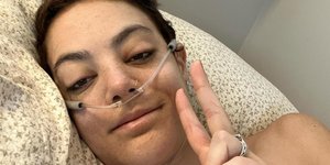 Έχασε τη μάχη με τον καρκίνο η 31χρονη τραγουδίστρια Κατ Τζάνις 