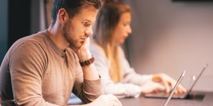 Εργαζόμενοι χρησιμοποιούν προγράμματα Τεχνητής Νοημοσύνης