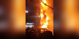 Μπαγκλαντές: Τουλάχιστον 43 νεκροί από φωτιά σε πολυόροφο κτήριο στην Ντάκα